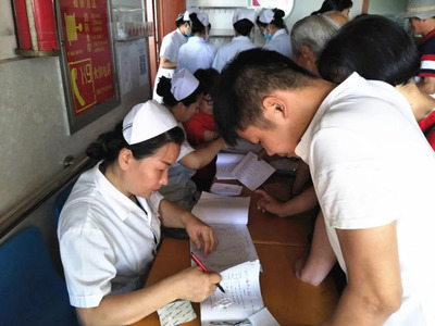 不得了！宜豐這家醫(yī)院圍滿了人，聽說都是沖著這兩個(gè)科室去的